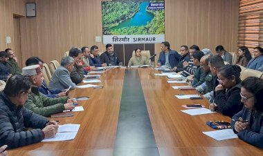 नाहन : ज़िला स्तरीय गणतंत्र दिवस की तैयारियों को लेकर बैठक आयोजित