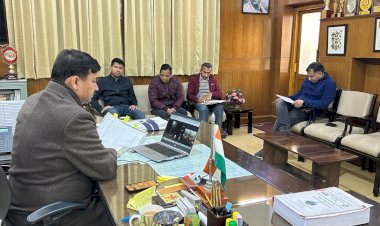 31 मार्च तक निपटाएं राजस्व से संबंधित लम्बित मामले : उपायुक्त