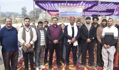 उपायुक्त हेमराज बैरवा ने विभिन्न योजनाओं के तहत दिव्यांगजन व वरिष्ठ नागरिकों को वितरित किए 35.11 लाख के सहायक उपकरण