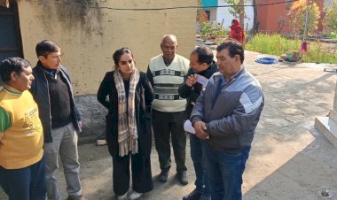 प्रगतिशील किसानों के घर पहुंची डीसी, प्राकृतिक खेती की ली जानकारी