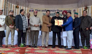 डॉ. शांडिल ने विभिन्न क्षेत्रों में उत्कृष्ट प्रदर्शन करने वाली विभूतियों को किया सम्मानित