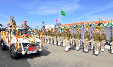 राज्यपाल ने 77वें गणतंत्र दिवस पर राष्ट्रीय ध्वज फहराया, मार्च पास्ट की सलामी ली