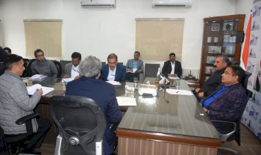 मुख्यमंत्री ने केंद्रीय सड़क परिवहन एवं राजमार्ग मंत्री से भेंट की