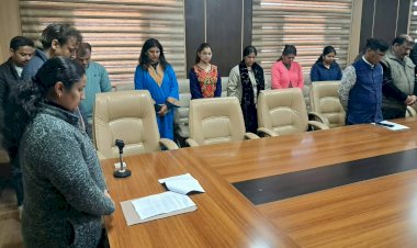 नाहन :शहीदी दिवस के अवसर पर  श्रद्धाजंलि अर्पित की उपायुक्त कार्यालय में