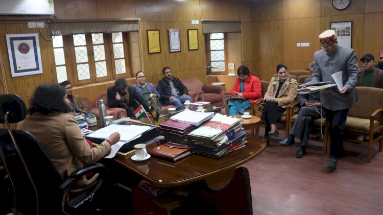 उपायुक्त ने वीरवार को मोतियाबिंद मुक्त भारत के अन्तर्गत की एक बैठक की अध्यक्षता की