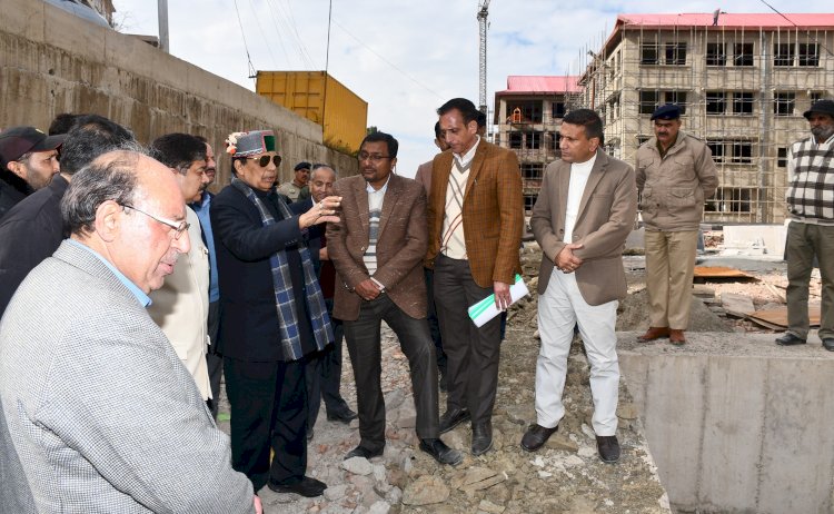 डॉ. शांडिल ने कथेड़ में निर्माणाधीन अत्याधुनिक बहुउद्देशीय अस्पताल का किया निरीक्षण