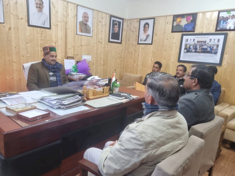 उप-मुख्य सचेतक केवल सिंह पठानिया ने की विभागीय कार्यों की समीक्षा