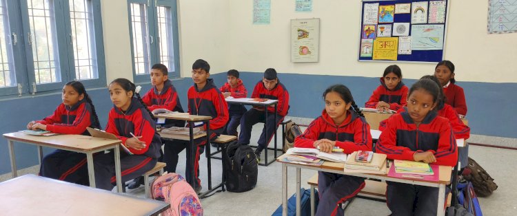 सफलता की कहानी.....घुमारवीं के चुवाड़ी उच्च विद्यालय में बच्चों को अंग्रेजी माध्यम से मिल रही शिक्षा स्मार्ट क्लासरूम, इंटरनेट, पुस्तकालय, कंप्यूटर लैब जैसी आधुनिक सुविधाओं से सुसज्जित है विद्यालय