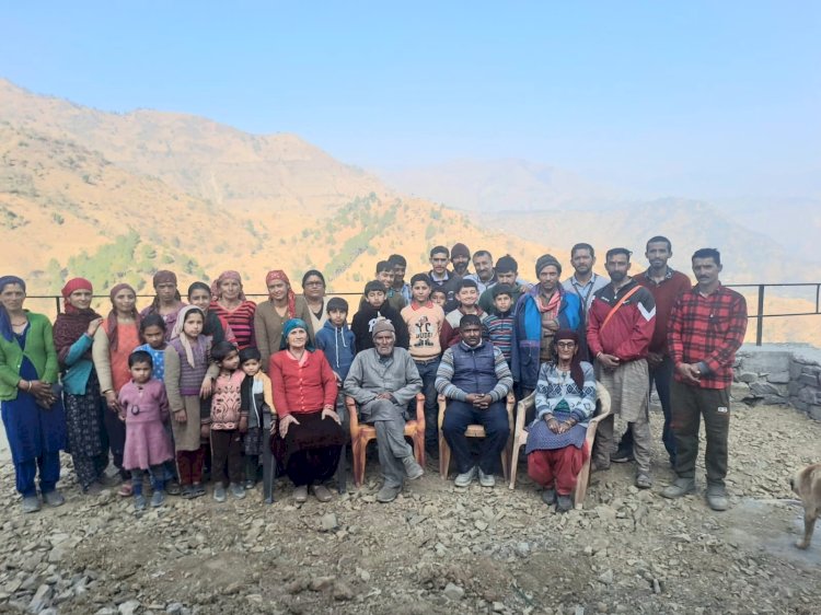 नाहन: यहां घिड़गा-चिनाड स्कुल की दशा संवारने पूर्व छात्र जुटे,1991से 2025 के पांचवी पास आउट रहे शामिल...