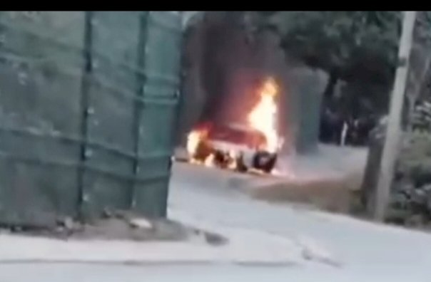 नाहन:  चलती कार में लगीं आग, स्कुल जा रही 3 महिला शिक्षक बाल   बाल बची...