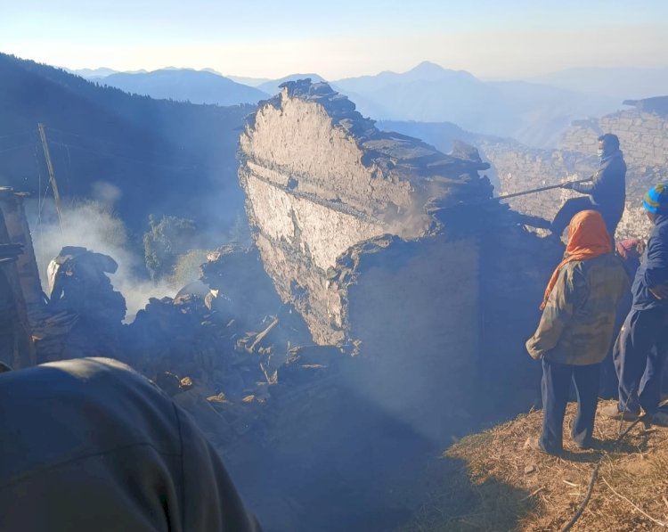 नाहन:रेणुका में घंडूरी गांव में अग्निकांड, 6 लोगों को मौत, डीसी मौके के लिये रवाना..