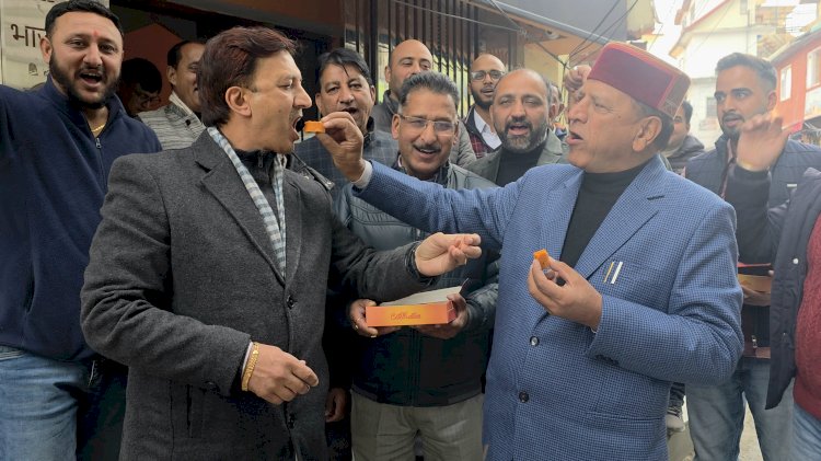 नगर निगम चुनाव में भाजपा की ऐतिहासिक जीत पर भाजपा मुख्यालय में जश्न