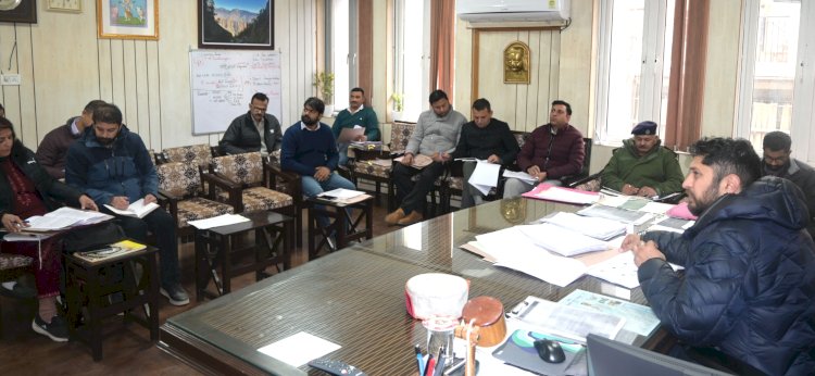 उपायुक्त मंडी की अध्यक्षता में जिला सड़क सुरक्षा समिति की बैठक आयोजित