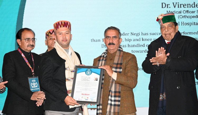 मुख्यमंत्री ने डॉक्टर्स अवार्ड 2025 समारोह की अध्यक्षता की, सेवा और समर्पण के लिए डॉक्टरों व स्वास्थ्य संस्थानों को किया सम्मानित