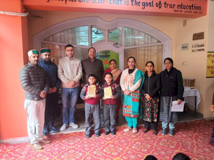 एवीएन में 85 विद्यार्थियों को मिला सम्मान ,अपनी अपनी कक्षाओं में अव्वल रहने पर मिली शाबाशी