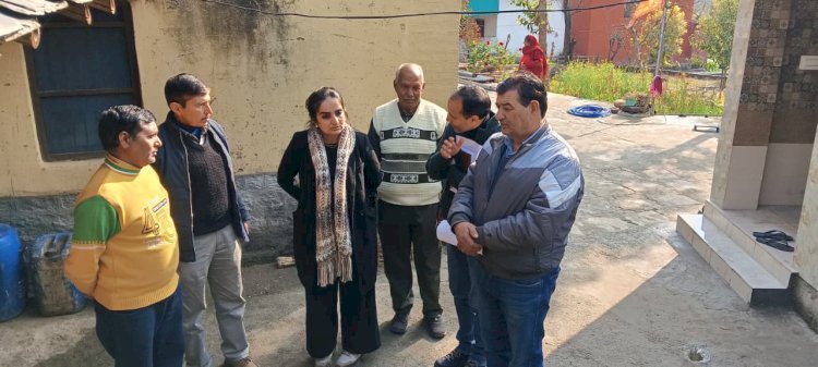 प्रगतिशील किसानों के घर पहुंची डीसी, प्राकृतिक खेती की ली जानकारी