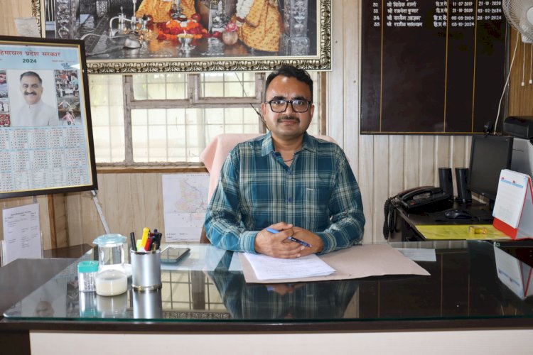 नाहन : बनेठी में सरकार गांव के द्वार’’ कार्यक्रम के आयोजन की तैयारियों को लेकर एसडीएम ने विभिन्न विभागों के साथ की बैठक 