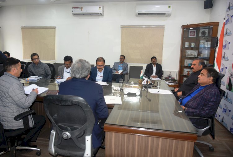 मुख्यमंत्री ने केंद्रीय सड़क परिवहन एवं राजमार्ग मंत्री से भेंट की