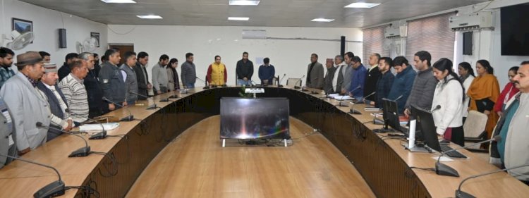शहीद दिवस: बचत भवन में श्रद्धांजलि सभा, उपायुक्त कार्यालय के अधिकारियों व कर्मचारियों ने मौन रख शहीदों और राष्ट्रपिता को दी श्रद्धांजलि