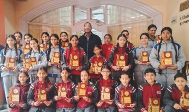 नाहन :अंतरसदन प्रतियोगिताओं में 27 मेधावी बच्चों को मिले पुरस्कार ....ए वी एन में बच्चों ने दिखाये अपनी प्रतिभा के रंग .