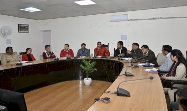 फोरलेन सड़क निर्माण से जुड़े विभिन्न मुद्दों पर उपायुक्त की अध्यक्षता में समीक्षा बैठक आयोजित