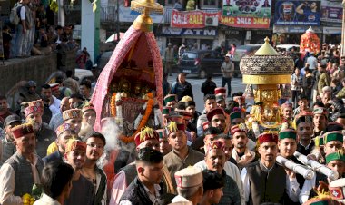 मंडी पहुंचे बड़ा देव कमरूनाग, उपायुक्त एवं अध्यक्ष शिवरात्रि महोत्सव समिति अपूर्व देवगन ने किया स्वागत