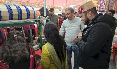 शिवरात्रि महोत्सव की प्रदर्शनी में आकर्षित कर रही रेशम उत्पादन से जुड़ी रोचक सामग्री