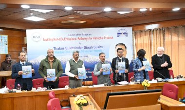 अप्रत्याशित बादल फटने की घटनाएं और सिकुड़ते ग्लेशियर जलवायु परिवर्तन के संकेतः मुख्यमंत्री