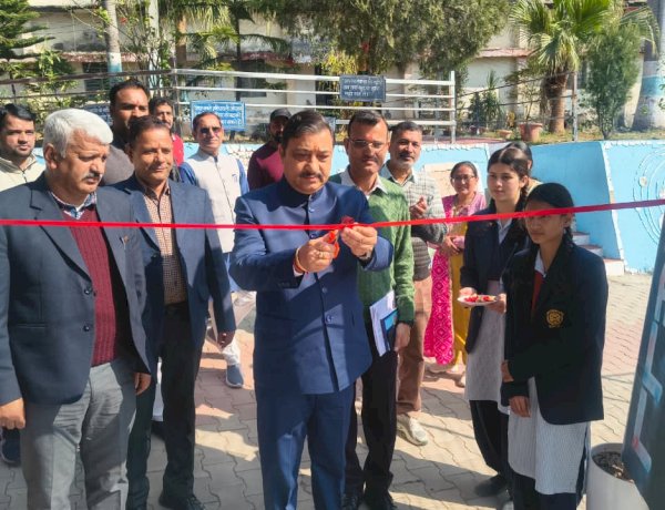 नाहन : पीएम श्री जवाहर नवोदय विद्यालय में फुटबॉल फॉर स्कूल' कार्यक्रम आयोजित, सांसद सुरेश कश्यप ने की बतौर मुख्यातिथि शिरकत