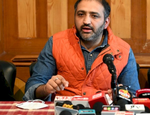 महापौर को पार्षद निलंबित करने का कोई अधिकार नहीं, कांग्रेस नगर निगम को बना रही राजनीतिक अखाड़ा : कर्ण नंदा