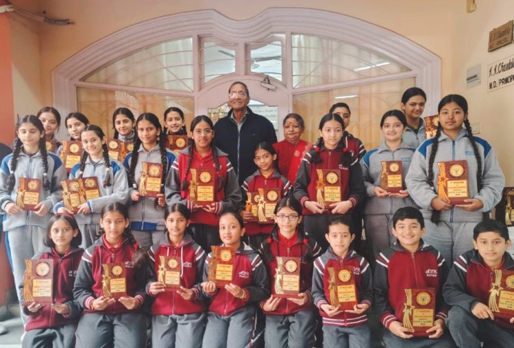 नाहन :अंतरसदन प्रतियोगिताओं में 27 मेधावी बच्चों को मिले पुरस्कार ....ए वी एन में बच्चों ने दिखाये अपनी प्रतिभा के रंग .