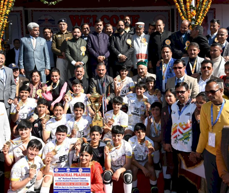 स्कूलों में बच्चों के मोबाइल इस्तेमाल करने पर एक मार्च से लगेगा प्रतिबंधः मुख्यमंत्री