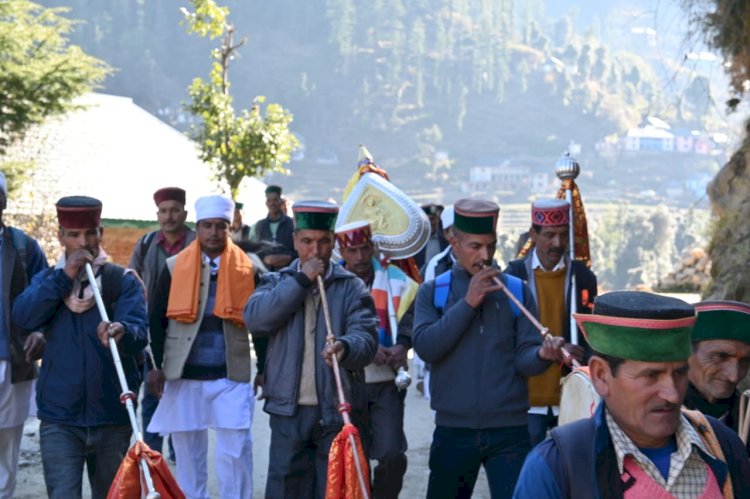 कमरू घाटी के गोत गांव से विधिपूर्वक महाशिवरात्रि के लिए बड़ा देव कमरूनाग ने किया प्रस्थान