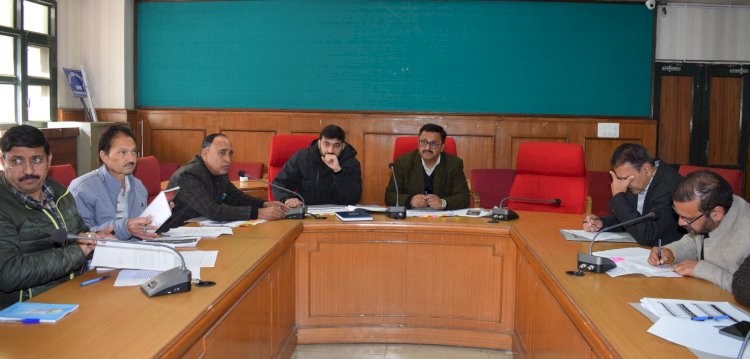 खण्ड विकास अधिकारियों के साथ विभिन्न विकास कार्यों के सम्बन्ध में समीक्षा बैठक आयोजित