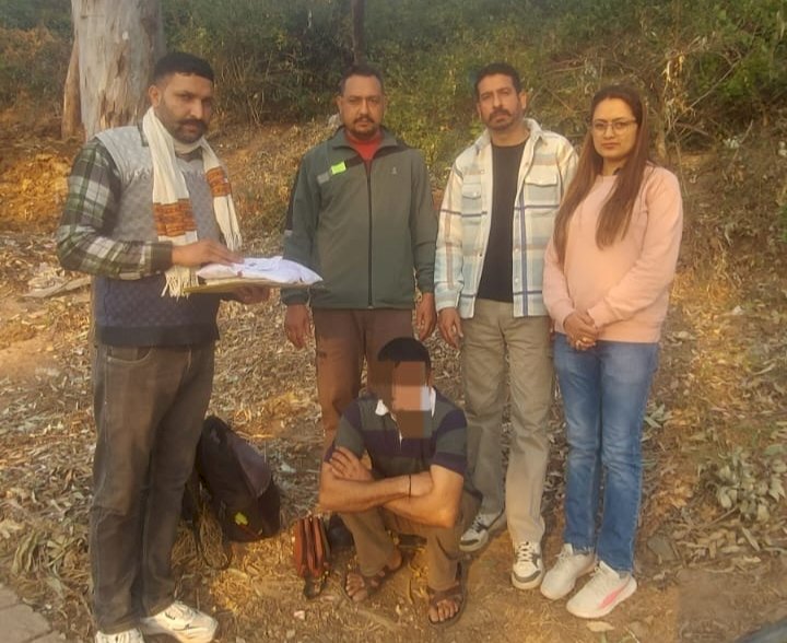 नाहन: हाउसिंग बोर्ड कॉलोनी निवासी नशे का तस्कर दबोचा..222 ग्राम चरस पकड़ीं,पुलिस स्टेशन नाहन में एफआईआर दर्ज..