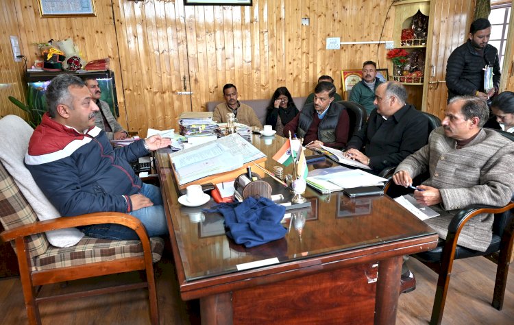 शिक्षा मंत्री ने संस्थागत सुविधाओं के सुदृढ़ीकरण में तेजी लाने के दिए निर्देश