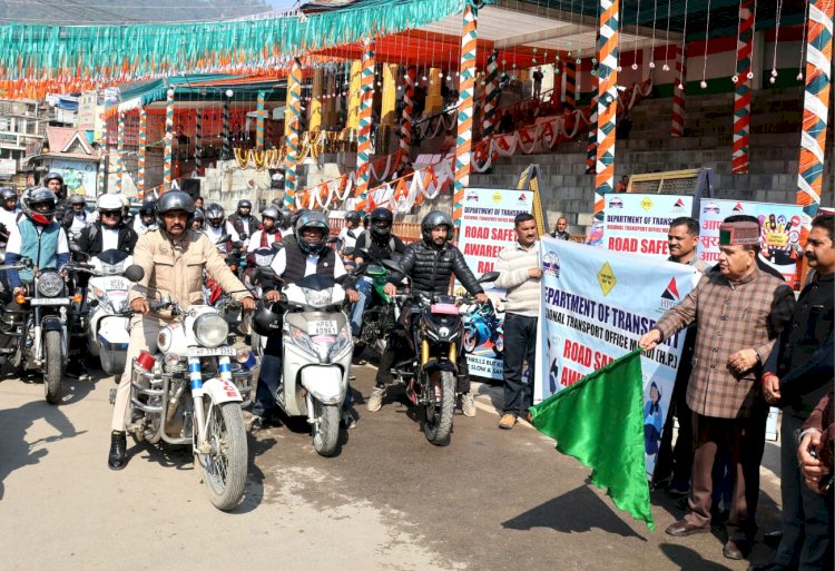 सड़क सुरक्षा जागरूकता रैली को विधानसभा अध्यक्ष कुलदीप सिंह पठानिया ने दिखाई हरी झंडी