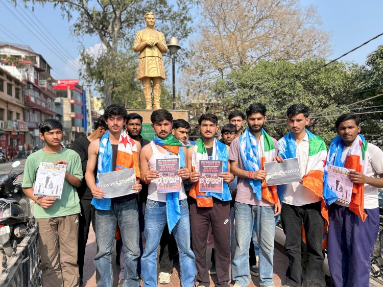 नाहन : NSUI का शर्ट लेस धरना प्रदर्शन, केंद्र सरकार के खिलाफ जताया रोष