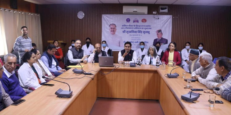 अभिभावक आगे आएं, बेटियों को अवश्य लगवाएं एचपीवी टीका: उपायुक्त हेमराज बैरवा