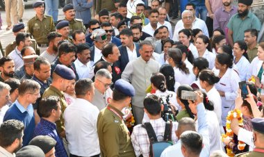 नाहन  : मुख्यमंत्री ने किया नाहन मेडिकल कॉलेज का निरीक्षण, डॉक्टरों से किया संवाद