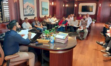 जिला में निर्माणाधीन विकास परियोजनाओं की प्रगति को लेकर उपायुक्त ने की समीक्षा बैठक