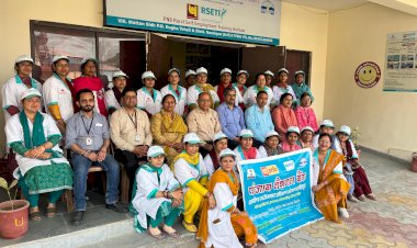 आरसेटी ने 28 महिलाओं को सिखाया आचार, पापड़ और मसाला बनाना