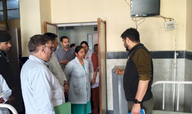 उपायुक्त अपूर्व देवगन ने किया नेताजी सुभाष चंद्र बोस क्षेत्रीय अस्पताल मंडी का दौरा