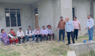 बिजली-पानी के कनेक्शन के लिए विभागीय अधिकारियों ने गांववासियों के साथ की मध्यस्थता बैठक