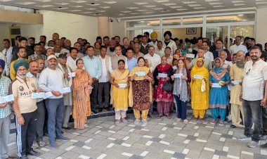 जगत सिंह नेगी ने 59 पात्र आपदा प्रभावित परिवारों को वितरित किए 75 लाख की राहत राशि के चेक