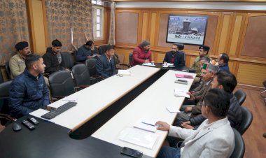 अभिभावक अपने बच्चों को लाइसेंस होल्डर होने से पूर्व वाहन चलाने न दें: उपायुक्त किन्नौर