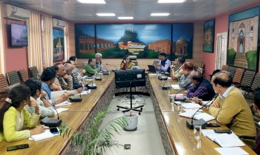 एचआईवी-एड्स से ग्रस्त लोगों और उनके आश्रितों तक पहुंचाएं योजनाएं