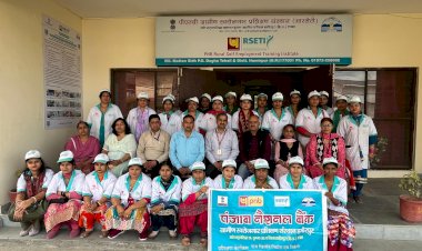 आरसेटी में 28 महिलाओं ने सीखे खिलौने बनाना