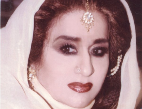 मैनीक्योर और पेडिक्योर के फायदे   --------    शहनाज़ हुसैन