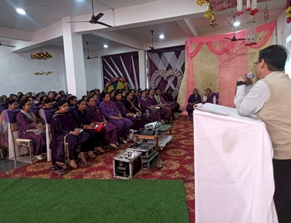 आंगनवाड़ी कार्यकर्ताओं को बताया “पोषण भी पढ़ाई भी” का महत्व